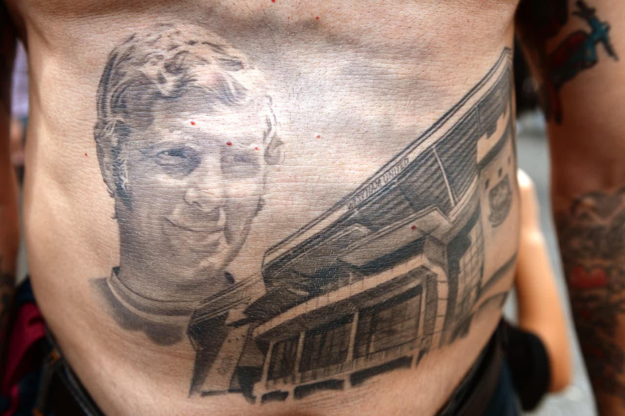 Los fanáticos en el mundo quisieron rendir un homenaje a sus países, equipos o jugadores favoritos por medio de tatuajes. Algunos más grandes y coloridos, con rostros de las figuras y escudos representativos son una muestra del cariño que alrededor del mundo expresan los hinchas del fútbol.