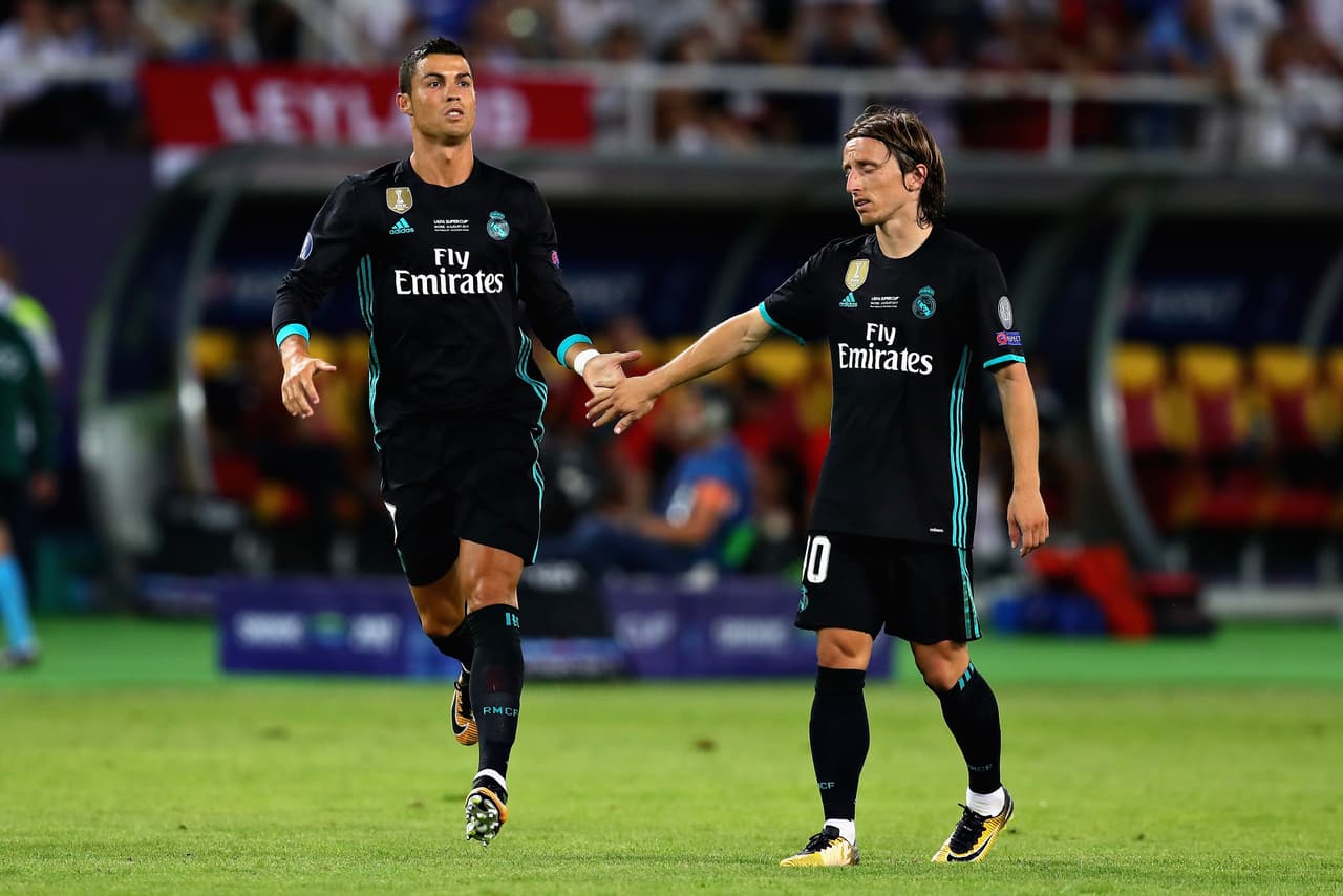 La ovación llegó al minuto 83 cuando Zidane decidió darle minutos a Cristiano Ronaldo, quien entró por Karim Benzema.