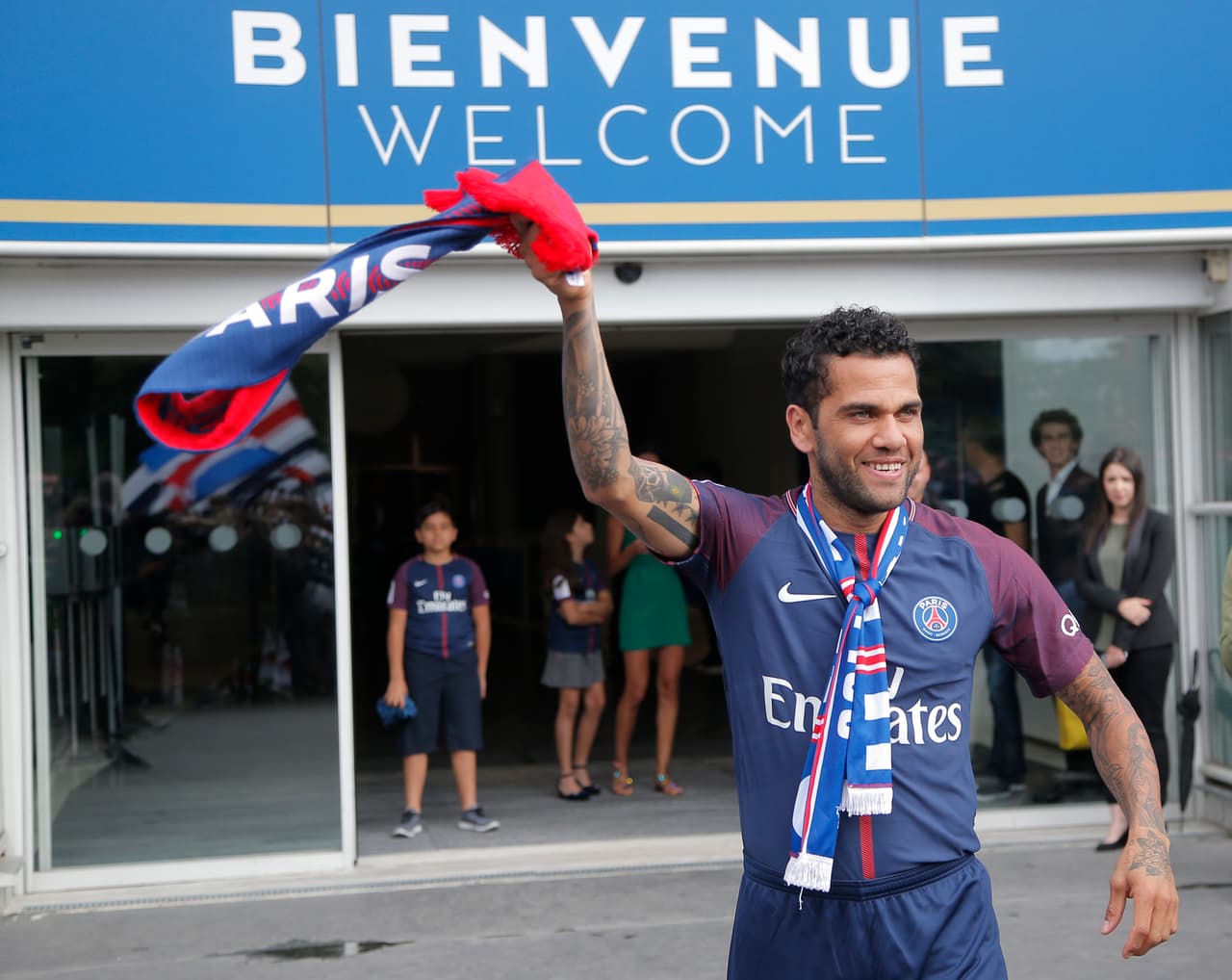 Dani Alves (Brasil), de París Saint-Germain.