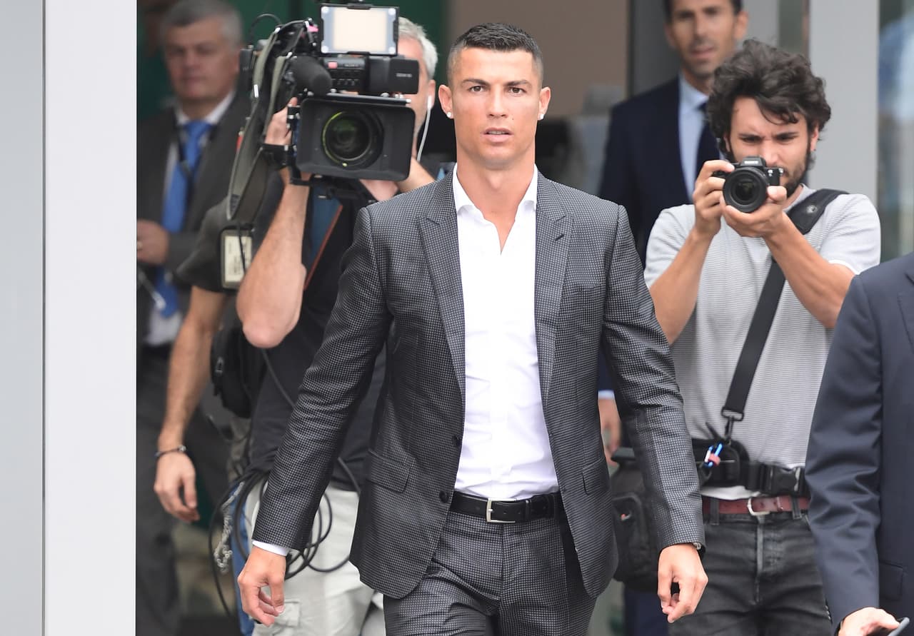 2018 - Cristiano Ronaldo (del Real Madrid a la Juventus F.C.): 130 millones de dólares.