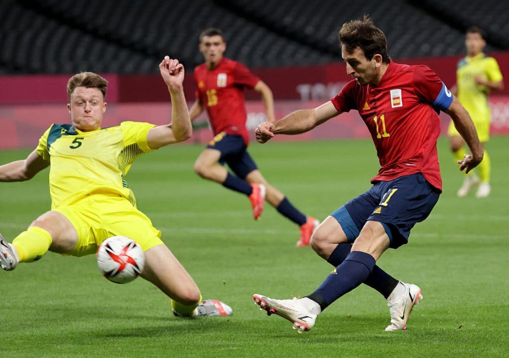 España logra imponerse a Australia 1-0 con gol de Oyarzabal ya al filo del partido durante la segunda Jornada de Juegos Olímpicos. La escuadra española debe sumar una victoria en su último partido de grupo contra Argentina para poder calificar a Cuartos de Final.