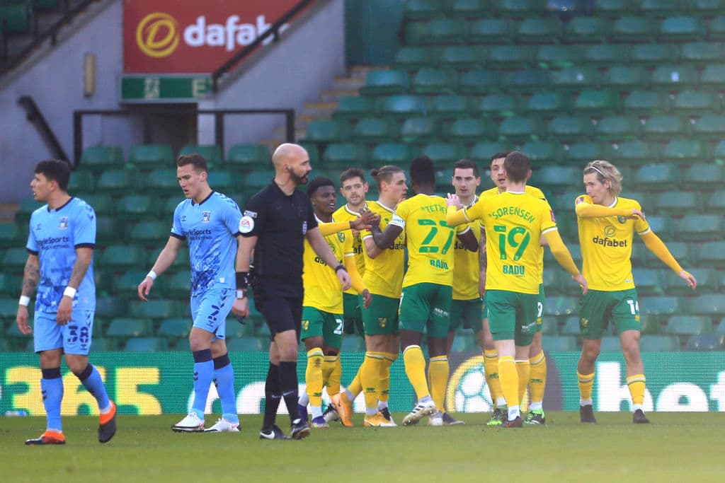 Norwich y Chorley Football Club vencieron 2-0 a Coventry City y Derby County, respectivamente.