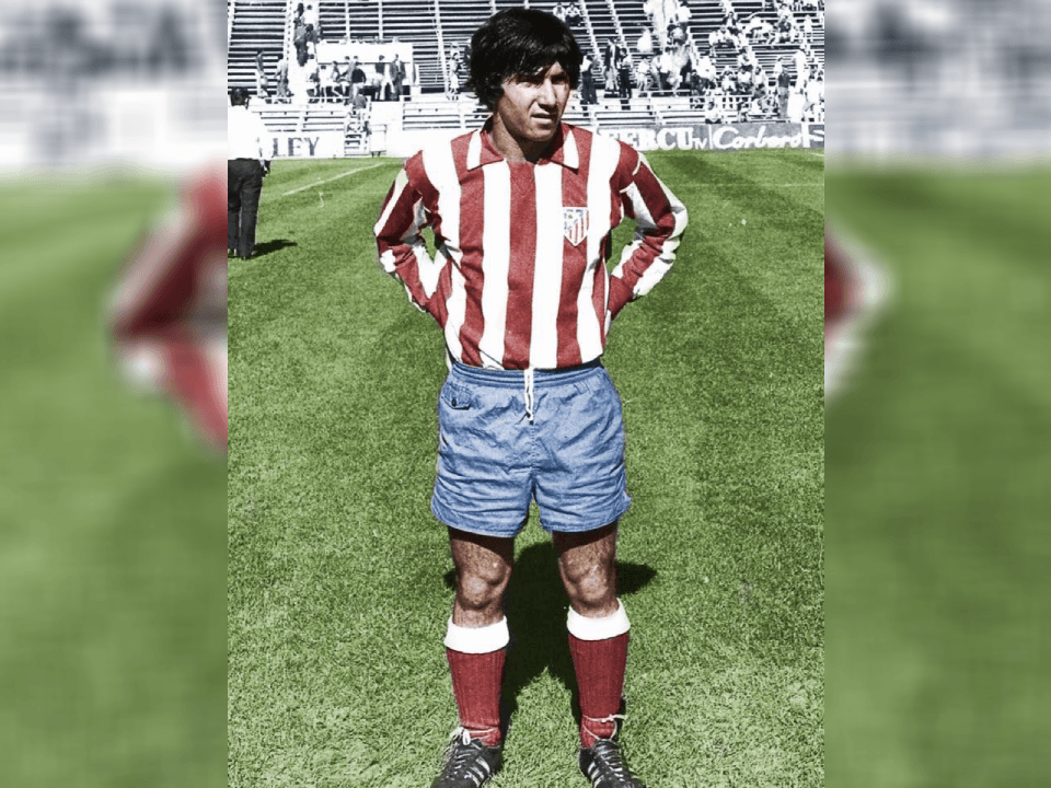 Con tan solo 14 años, el Atlético de Madrid lo fichó en el equipo juvenil y en su debut anotó dos goles al Real Madrid en sólo 20 minutos.