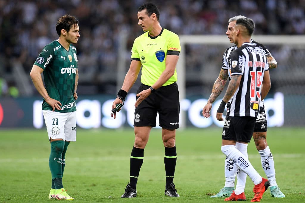 Tras un empate 0-0 en la ida Atlético Mineiro y Palmeiras repiten dosis, pero como el empate fue con 1-1 Palmeiras obtiene su pase a la final por el gol de visitante.