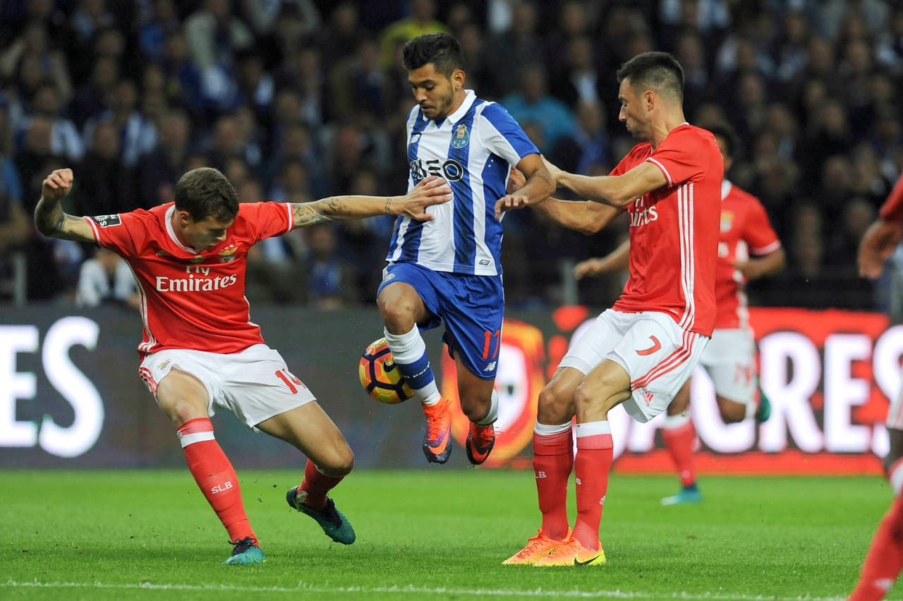 Jesús Corona (Porto) - Aunque aún son solo rumores, se dice que el 'Tecatico' podría llegar a la Bundesliag vistiendo la camiseta del Borussia Dortmund.
