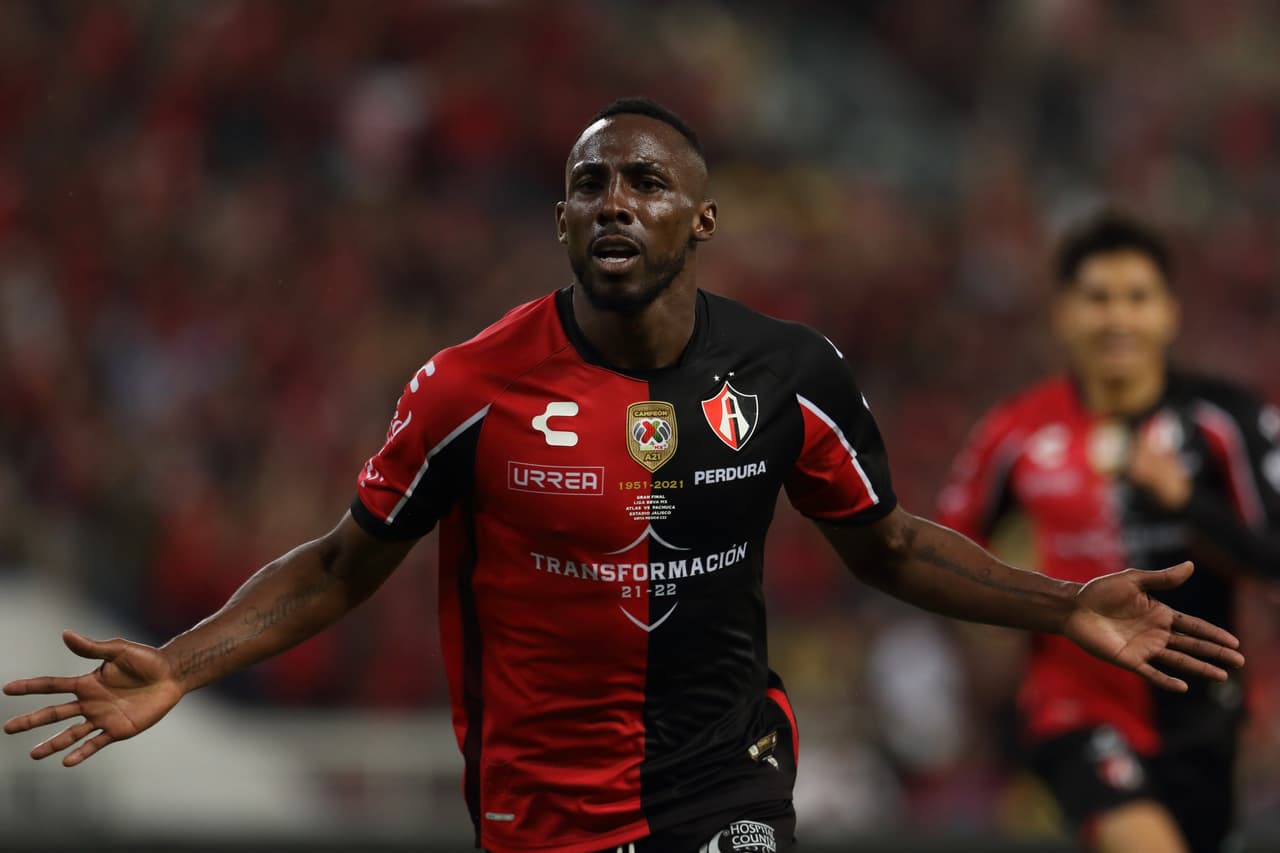 Quiñones puso el 2-0 en tiempo de compensación tras un descuido en la defensa de Pachuca. Atlas llegará al Hidalgo con la ventaja de dos goles en busca del bicampeonato.