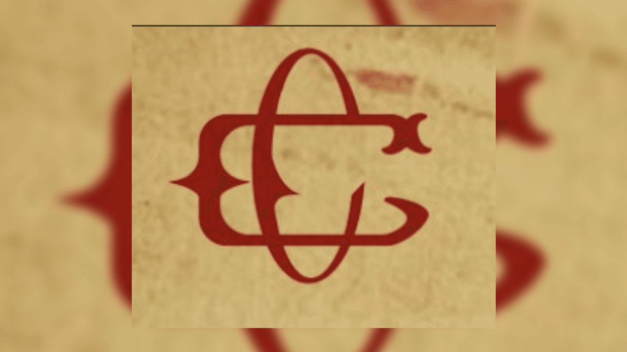 <b>Escudo Chivas 1908</b>
<br>Una vez que el equipo quedó conformado como Club Guadalajara se utilizaban las iniciales
<b>C.G.</b> en la camiseta, bordadas a lo ancho del pecho.