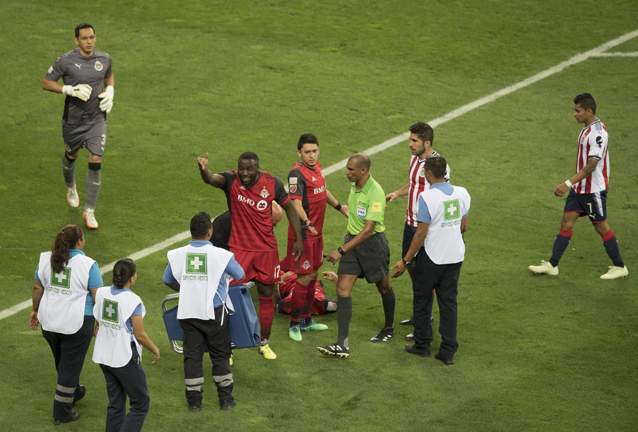 En el segundo tiempo, aunque comenzó con algunas llegadas, el momento más caliente estuvo en el minuto 58 cuando Michael Pérez golpeó a Giovinco.