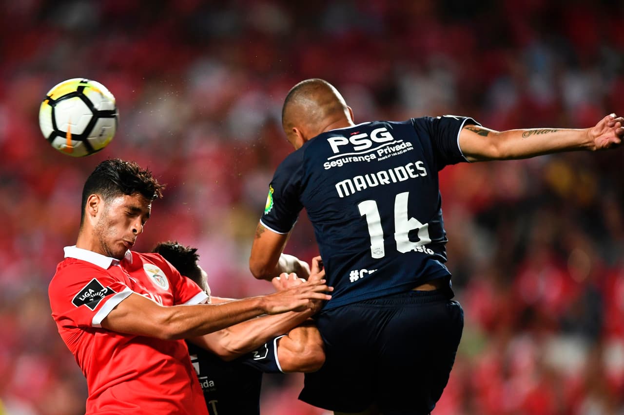 Roque Junior Maurides (izq.) debutó con gol en Inter de Brasil a sus 19 años y al celebrar con salto mortal se lesionó la rodilla. La experiencia le ha enseñado a ser más moderado.