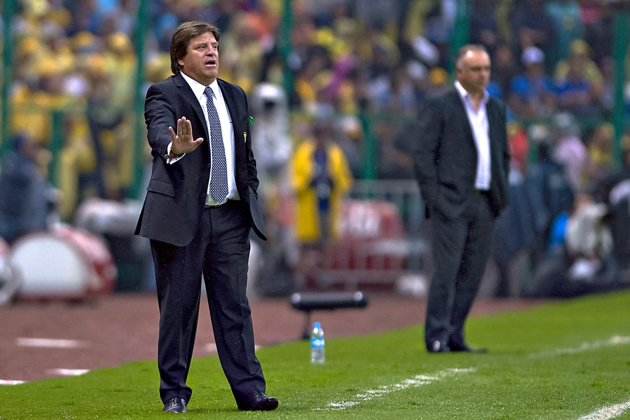 <b>4.- Primera Final</b>
<br>Durante su tercera campaña con las Águilas, luego de dos eliminaciones consecutivas en Semifinales durante los certámenes del 2012 en Liga, el 'Piojo' logró dejar en el camino a Pumas y Monterrey en Cuartos de Final y Semifinalels respectivamente, para disputar el título del Clausura 2013 ante la Máquina de Cruz Azul.