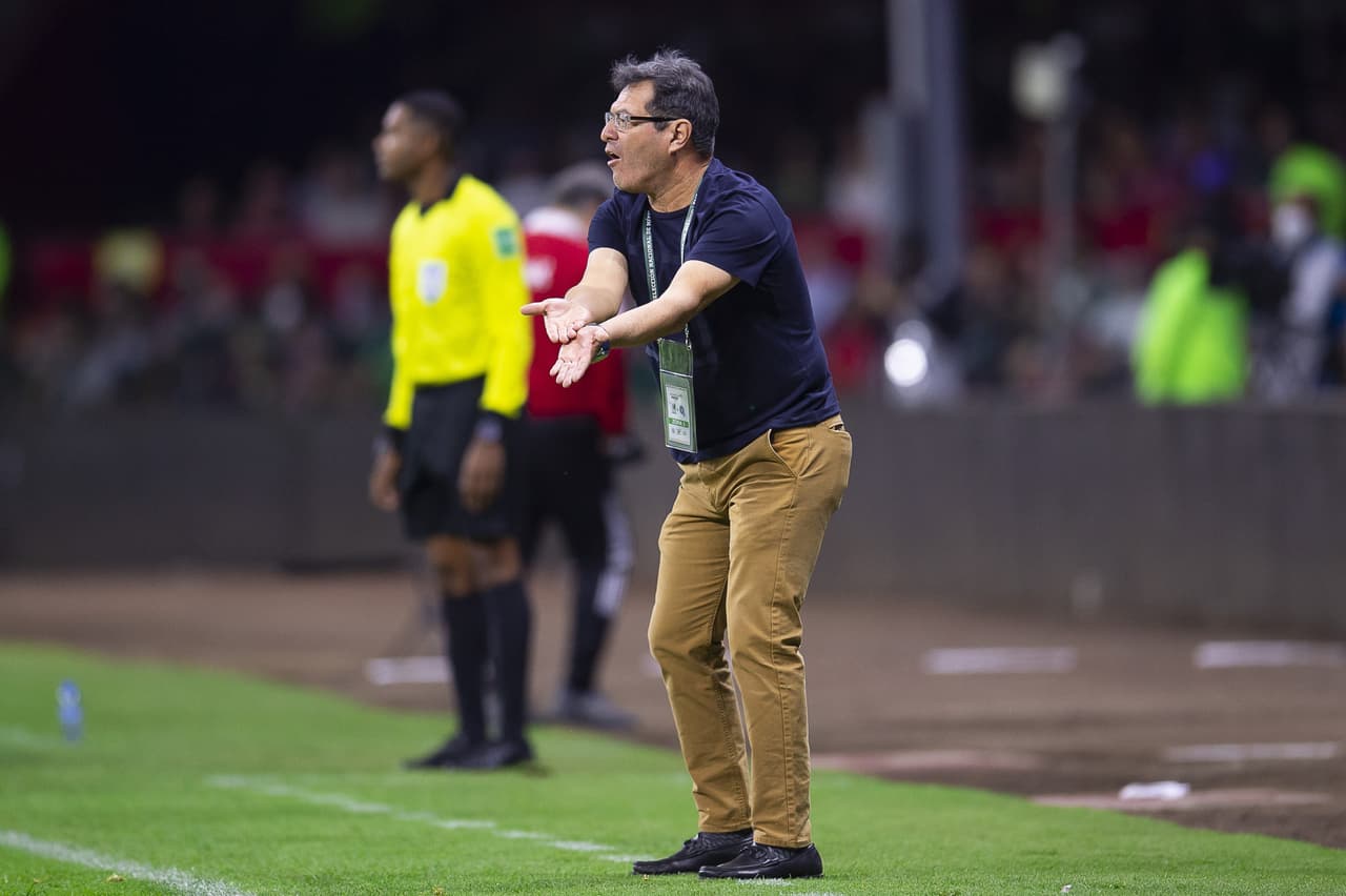 México selló su pase al Mundial con una victoria sobre El Salvador, gracias a los goles de Uriel Antuna y Raúl Jiménez.