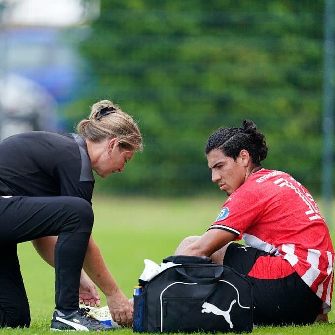 Erick Gutiérrez es baja tres meses del PSV Eindhoven