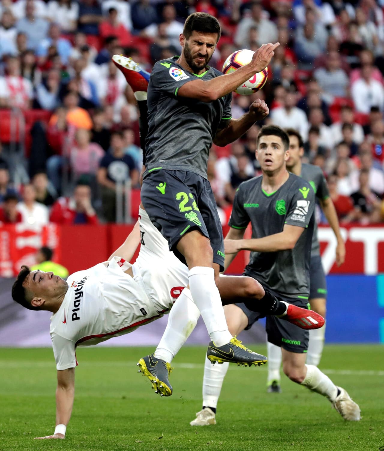 El segundo tiempo fue una total arremetida del Sevilla contra Real Sociedad, que apenas pudo contenerlo.