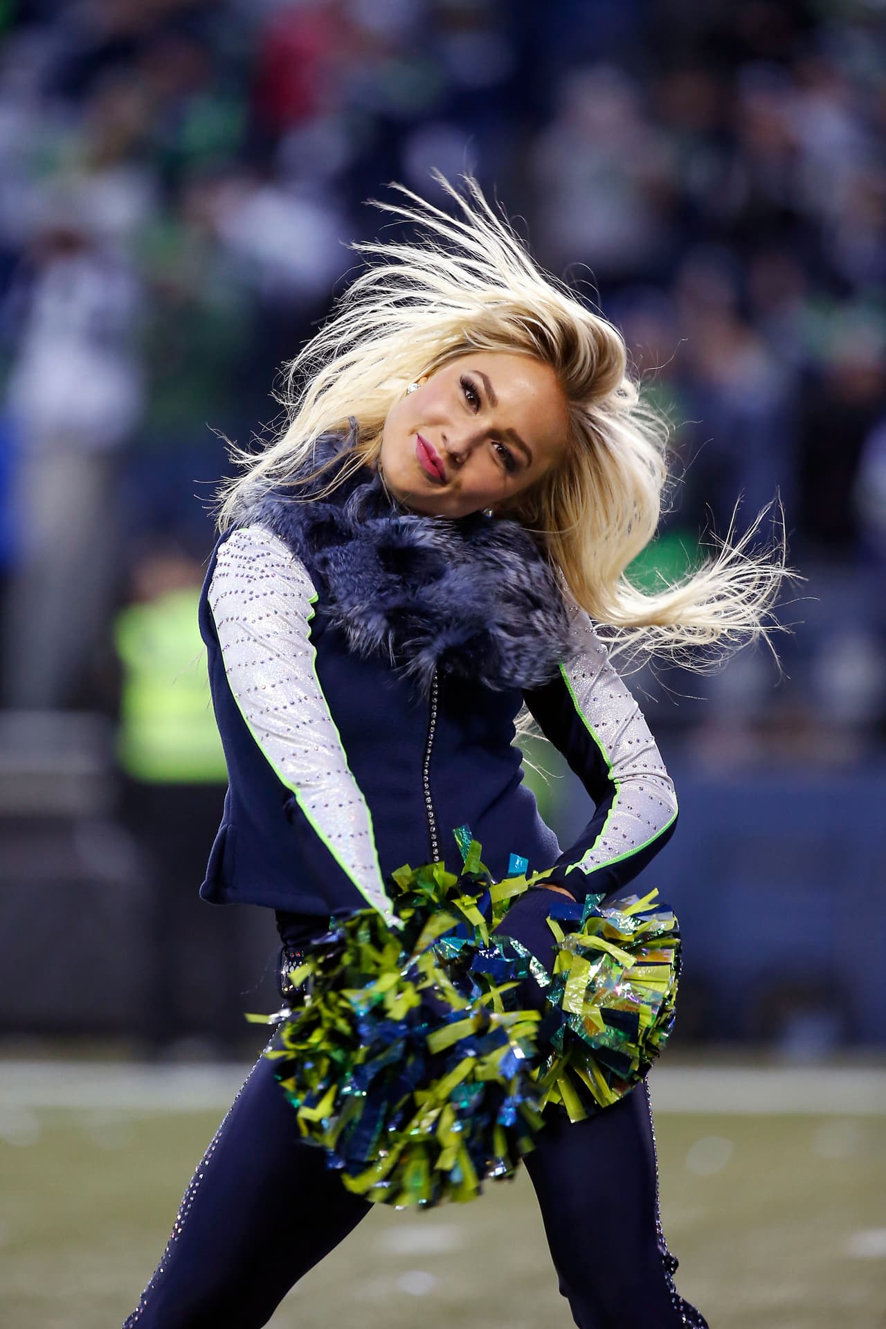 Con el invierno las cheerleaders de la NFL lucirán sus pantalones más ajustaditos y sexys para la temporada, checa lo que podrás ver.