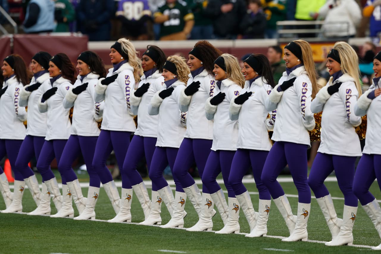 Con el invierno las cheerleaders de la NFL lucirán sus pantalones más ajustaditos y sexys para la temporada, checa lo que podrás ver.