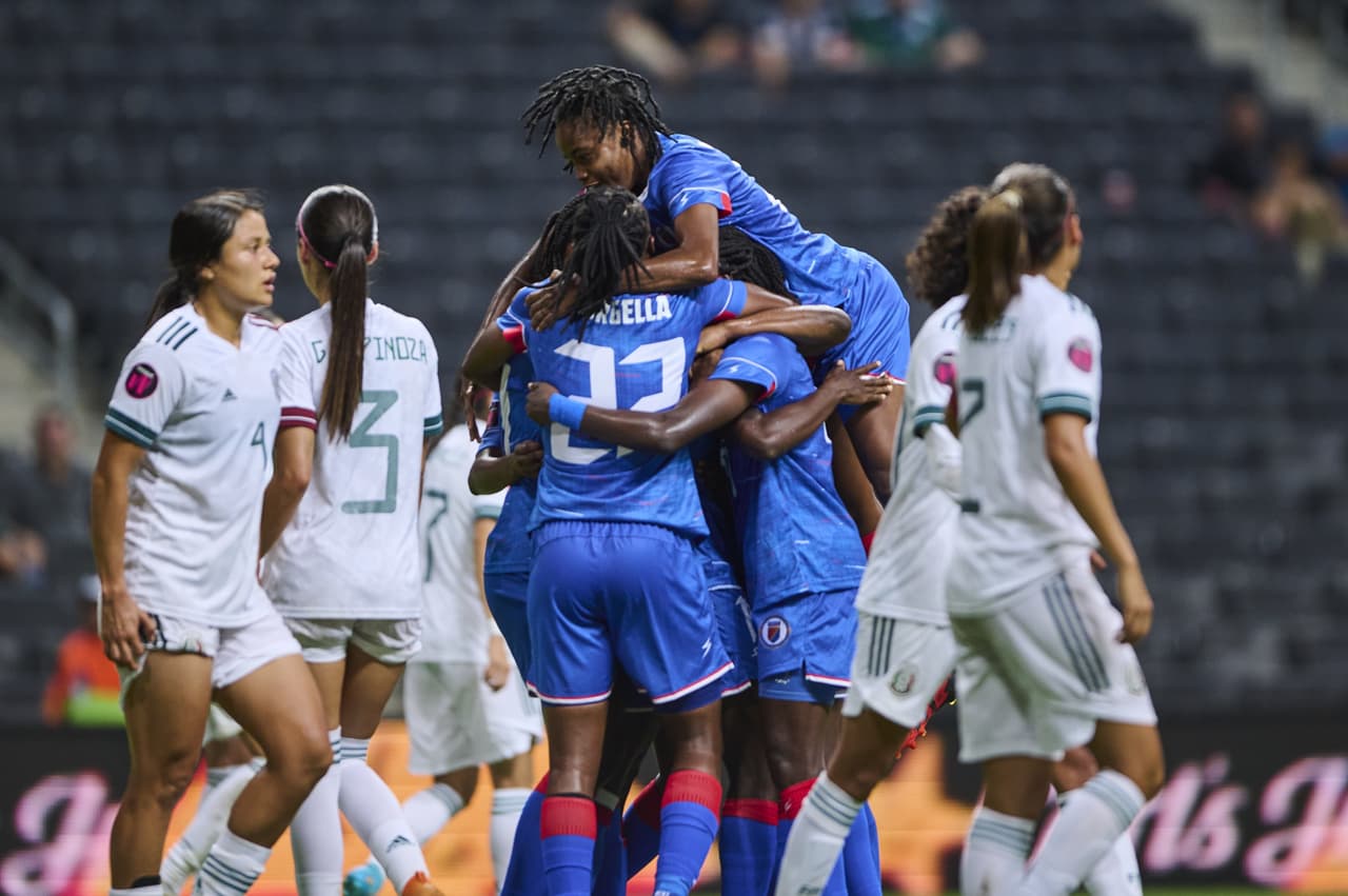 Dos penales en contra al 12’ y al 64’, condenaron a México cuando parecía encontrar el empate. En la recta final, un golazo de tiro libre ponía el 3-0 definitivo para Haití que dejó al Tri con un pie fuera de la Copa del Mundo.