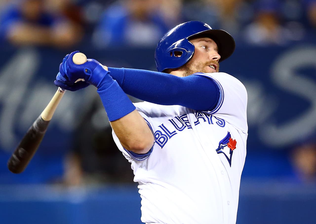 Justin Smoak dejó a los Toronto Blue Jays y firmó contrato anual para jugar con los Milwaukee Brewers.