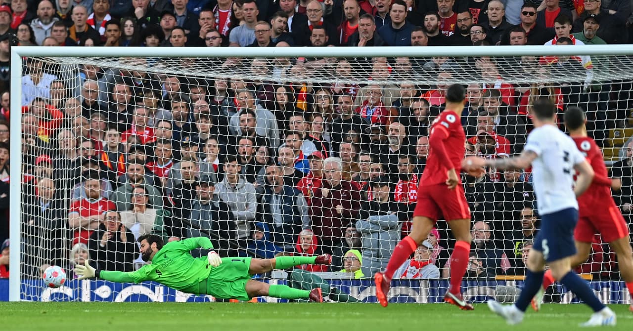 Liverpool empató 1-1 frente al Tottenham y dejó escapar puntos en su lucha por el liderato con el Manchester City.