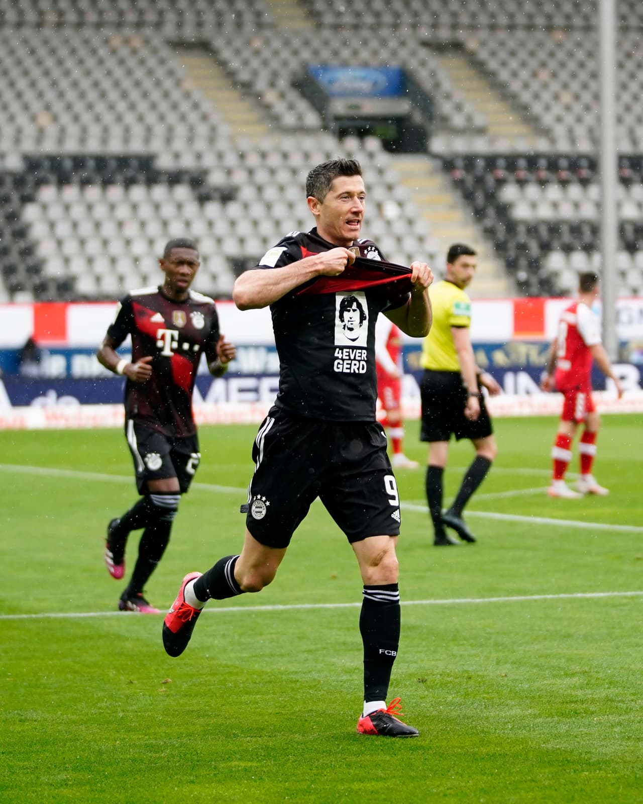 Lewandowski iguala el récord de Gerd Müller de 40 goles en la Bundesliga