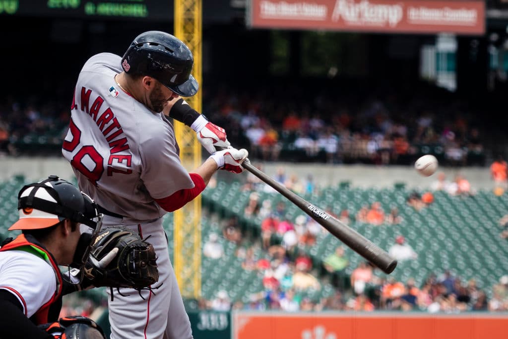 2) Slugging. Esta estadística mide el poder del bateador, entre las bases totales y los turnos al bat. Los Red Sox son líderes de la Gran Carpa con promedio de .461 en este rubro.
