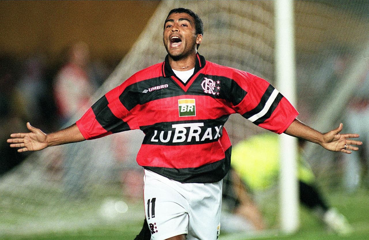 Romario brilló como campeón y máximo goleador del Mundial de 1994, pero su constante indisciplina en Flamengo por sus repetidas fiestas incluso lo dejaron fuera del grupo brasileño que estuvo en Francia-98.