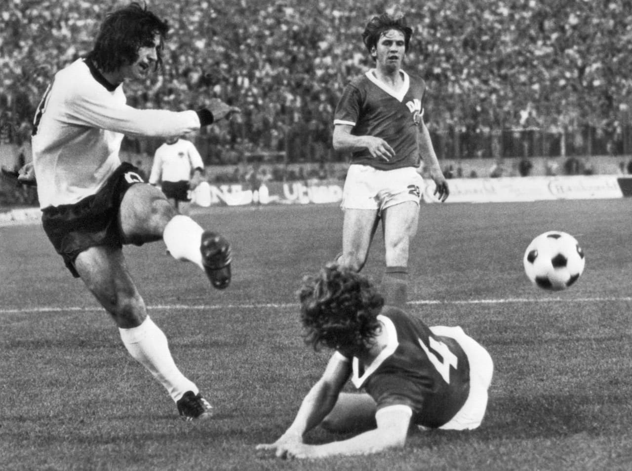 El alemán Gerd Müller se convirtió en la carta goleadora del poderoso Bayern Munich con el que anotó 566 goles en 14 años de recorrido.