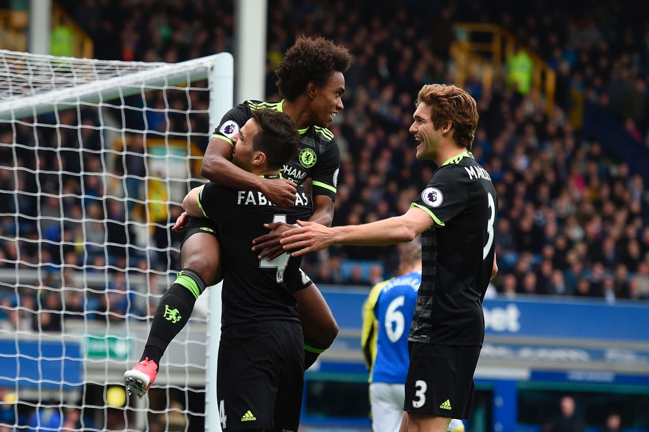 Pedro, Cahill y Willian acercan al Chelsea al título