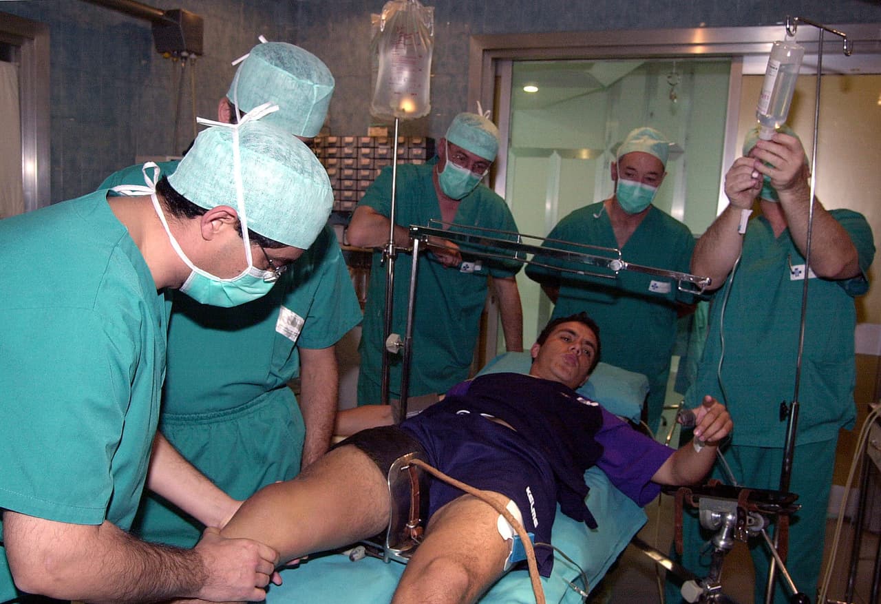 Pero esa primera temporada quedó marcada por la fractura de pierna sufrida en un México-Trinidad & Tobago rumbo al Mundial 2002.