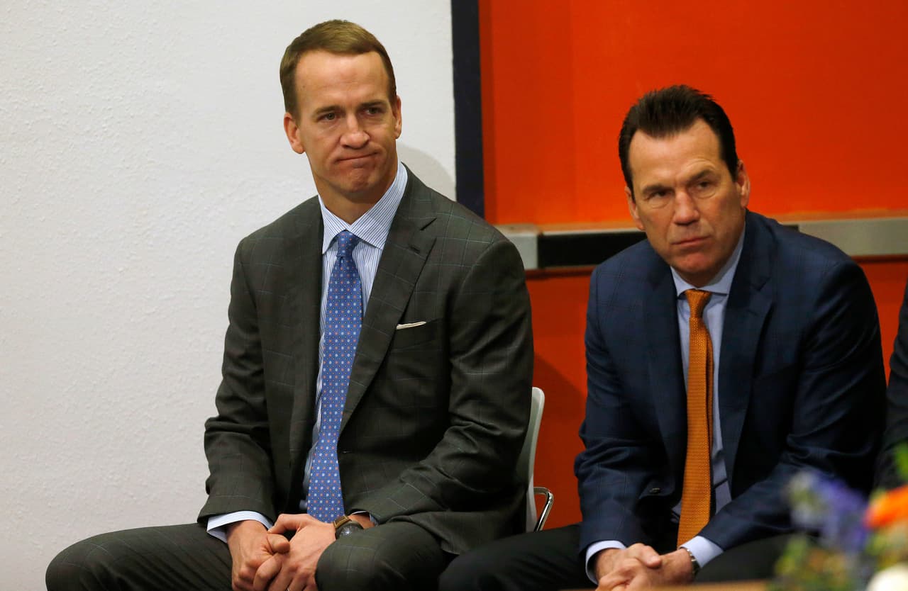 Junto a él, Gary Kubiak, quien habló sobre lo difícil que fue la temporada pasada y la confianza hacia Manning.