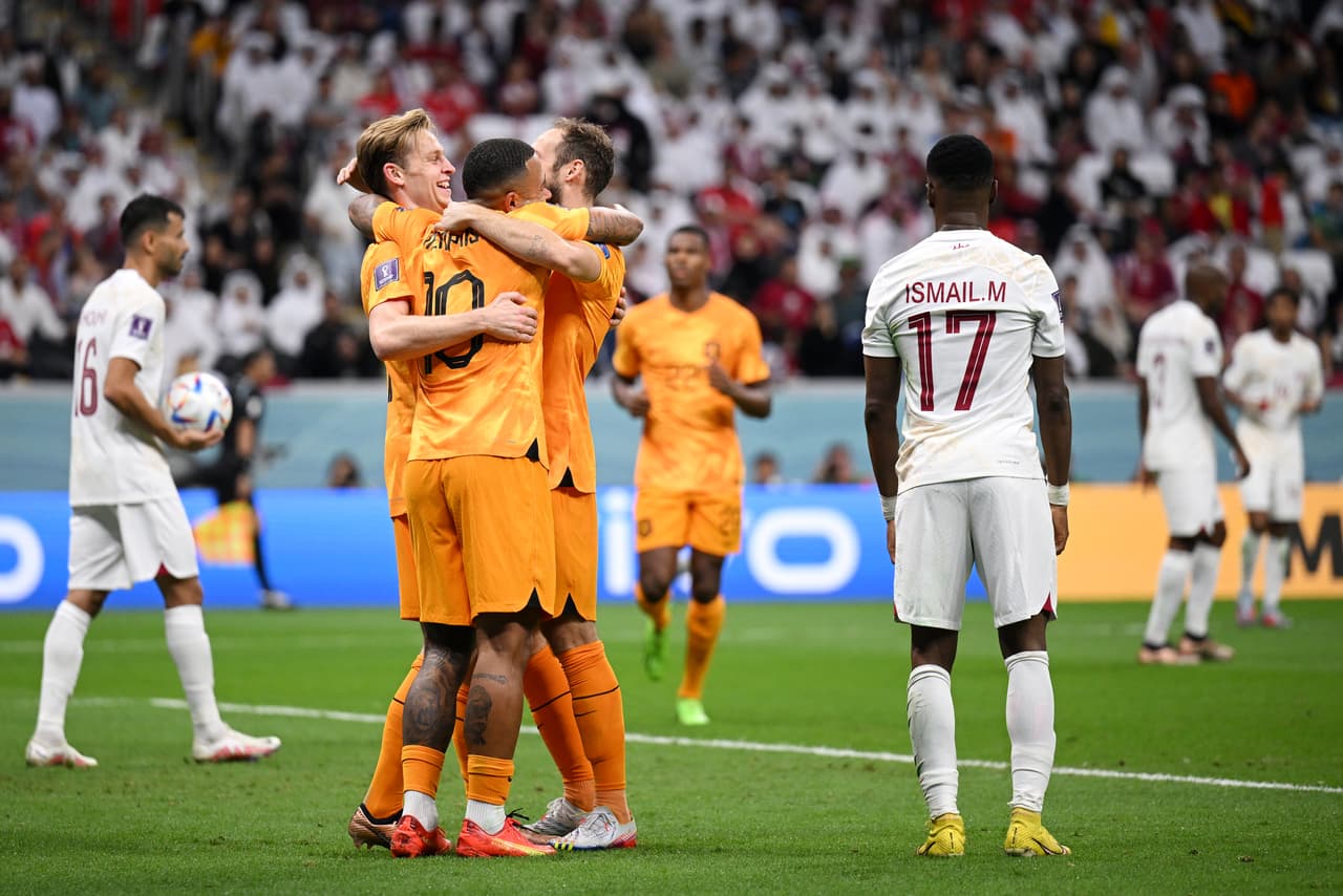 Países Bajos venció 2-0 a Catar con goles de Cody Gakpo (26’) y Frenkie de Jong (49’) para terminar de líder del Grupo A del Mundial Qatar 2022.