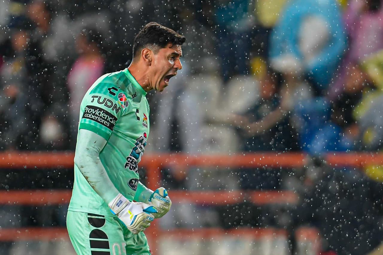 Ustari fue factor al detener todo lo que América intentó enviar a la red.
<br>