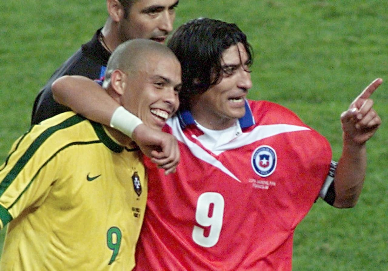 Zamorano entabló una gran amistad con Ronaldo. El brasileño también sufrió una dura lesión con el Internazionale que fue cubierta por el goleador andino.