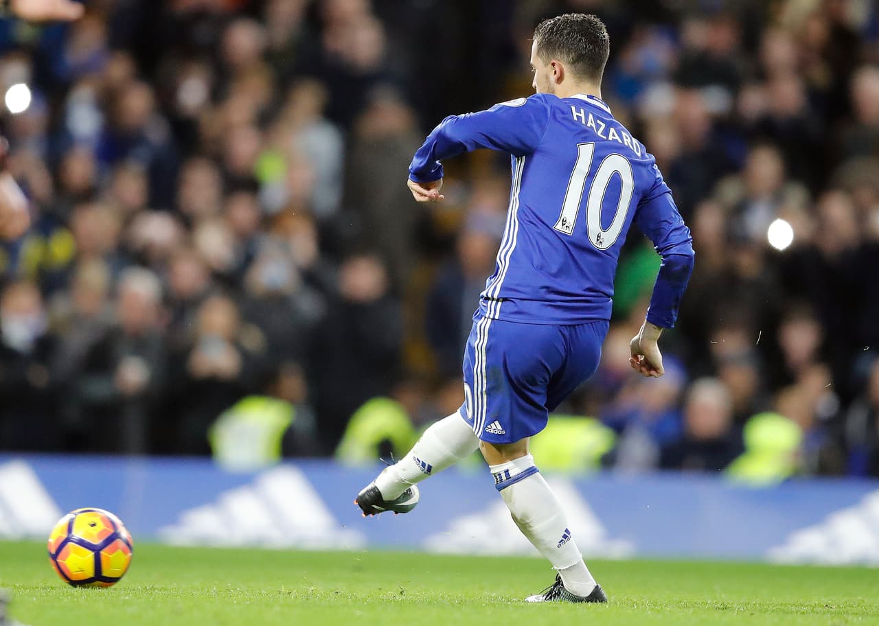 Sin embargo, se habla también de que los posibles fichajes de verano puedan disputarse la camiseta. Entre ellos está Edáen Hazard, del Chelsea.