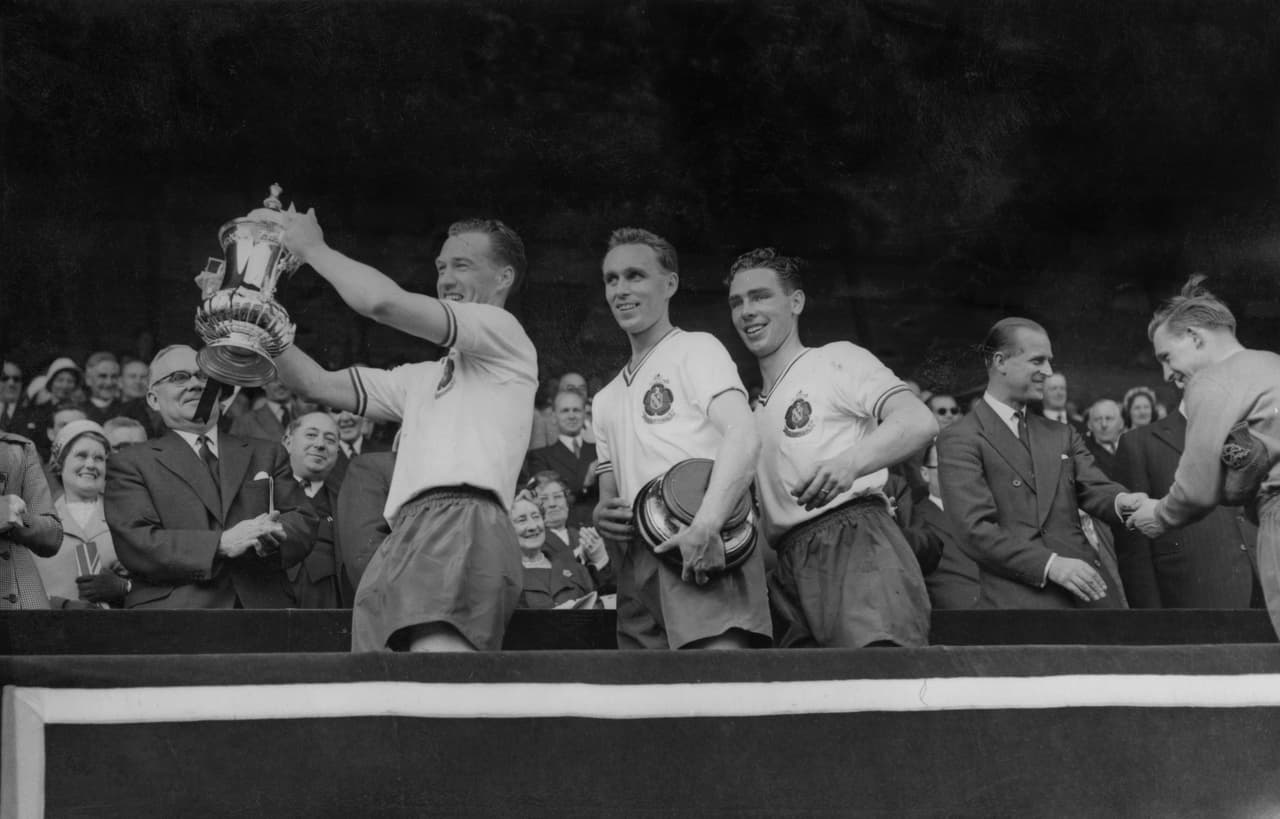 Los Whites son uno de los 12 clubes fundadores de la Liga Inglesa, que se formó en 1888.