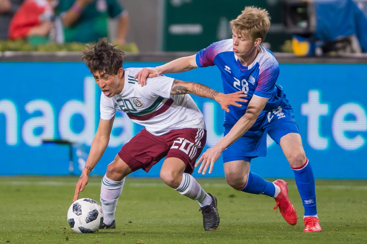 El volante estuvo un año desde 2017 con Royal Excel Mouscron y en 2018 llegó al Royal Antwerp, ambos en la Primera División de Bélgica, aunque sin mucha regularidad.