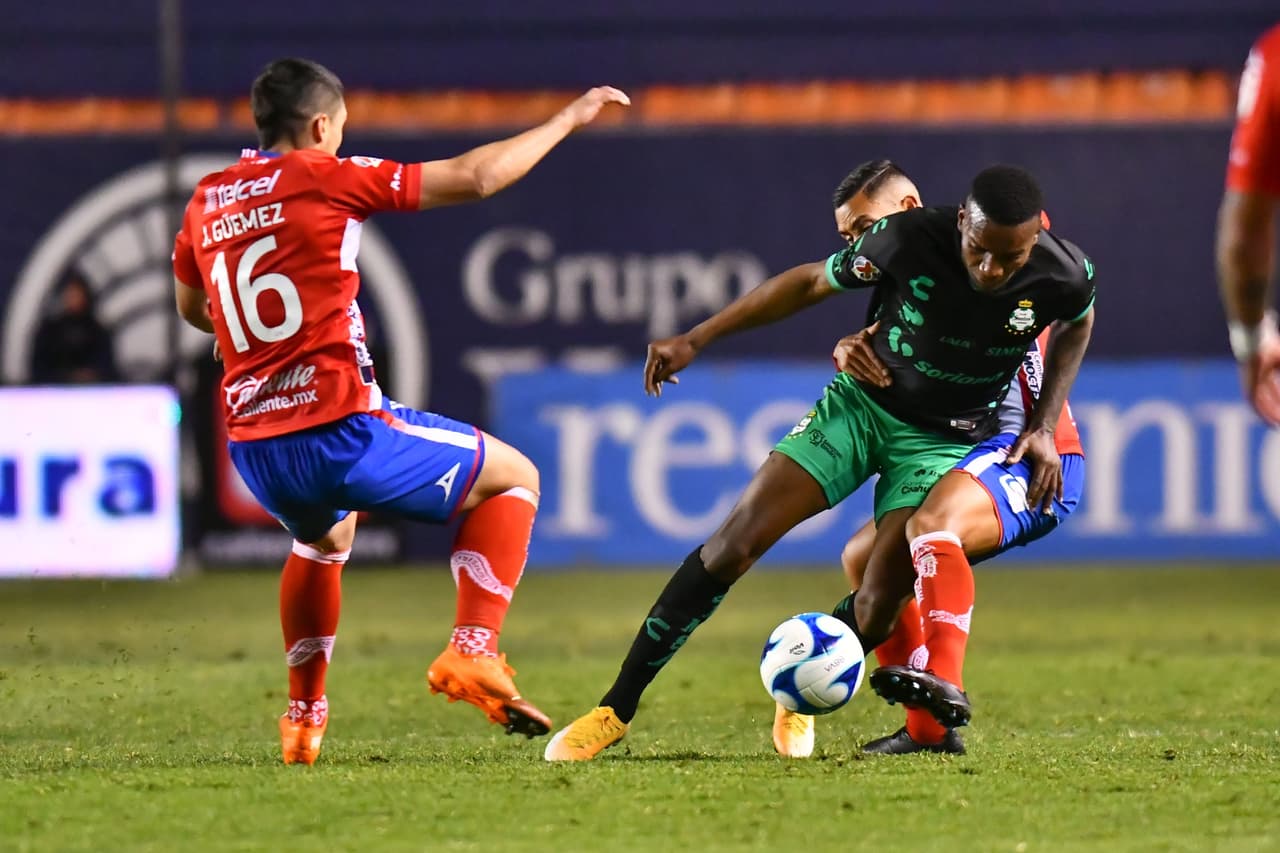 Un solitario gol de Nicolás Ibáñez al 15', Atlético San Luis vence 1-0 a Santos y suman tres unidades. Atlético San Luis se acerca a dos puntos de Santos, ya que llegan a 10 unidades y los Guerreros se quedan con 12.