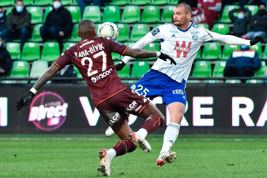 Racing de Estrasburgo se impone 2-0 ante Metz con anotaciones de Ludovic Ajorque y Jean-Eudes Aholou durante la fecha 20 en la Ligue 1.