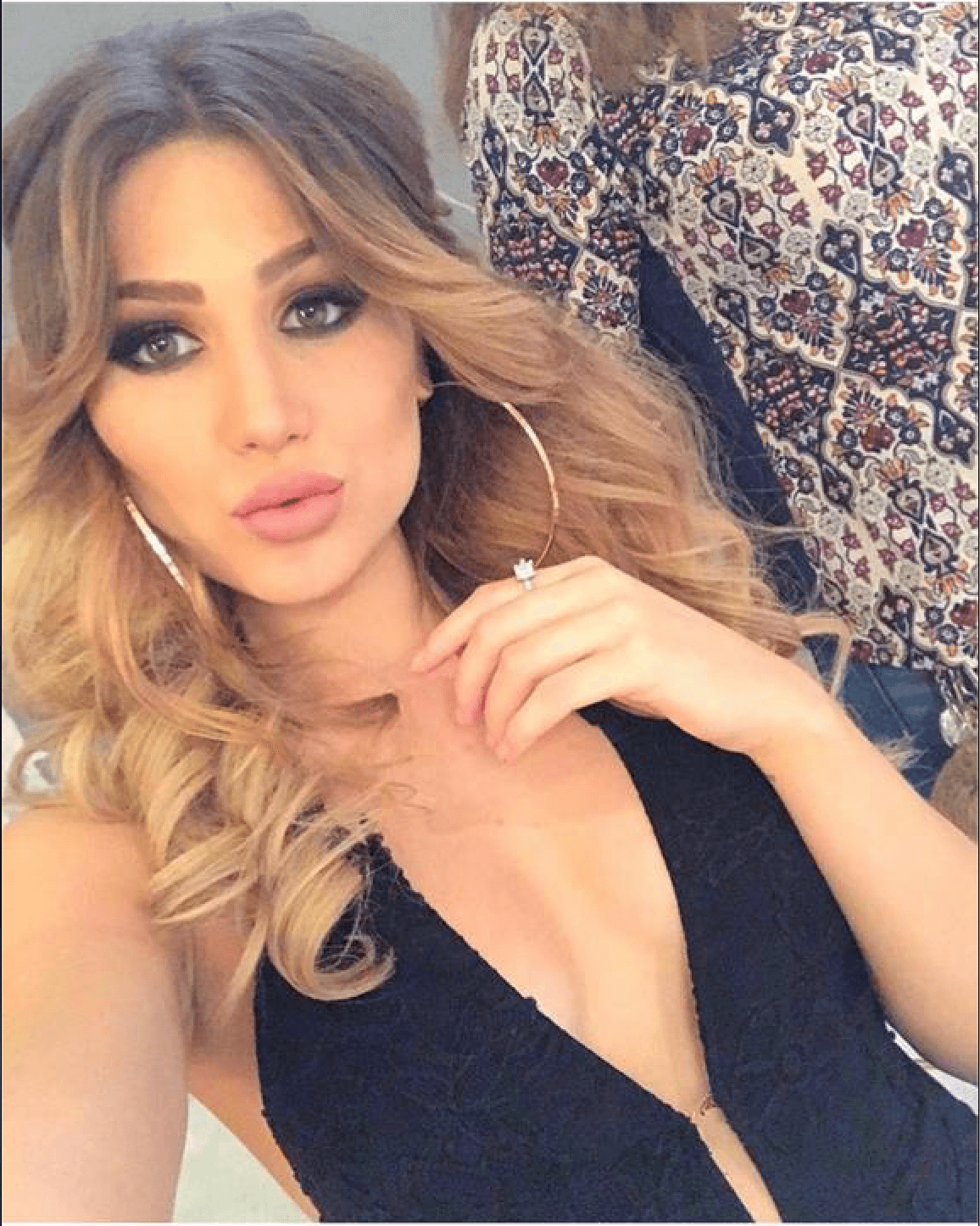 Fernanda Gómez es la actual pareja de Saúl ‘Canelo’ Álvarez. Es originaria de Guadalajara y es modelo. Fernanda y ‘Canelo’ estuvieron separados mientras ella estaba embarazada de su tercera hija. Actualmente siguen juntos.