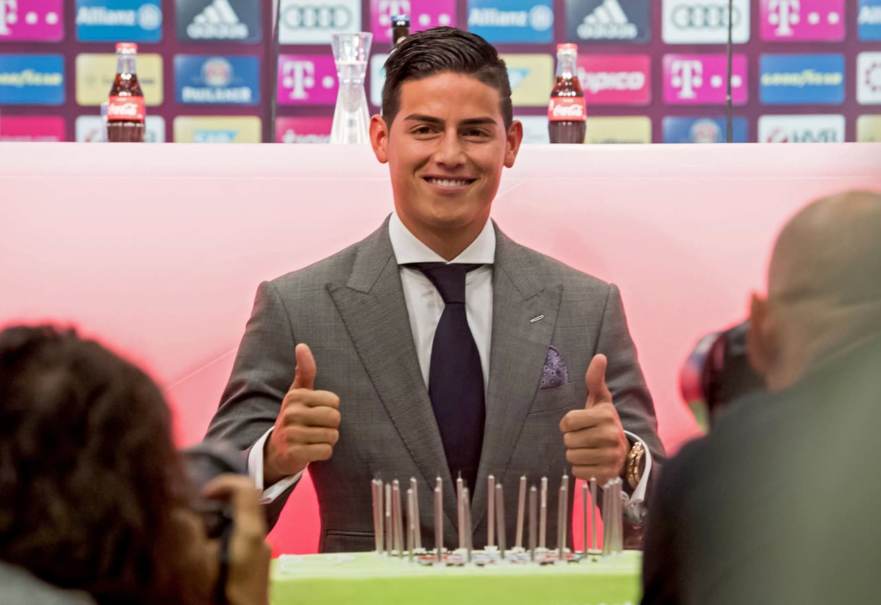 Al finalizar la conferencia de prensa, Rodríguez tuvo la oportunidad de soplar las velas por su cumpleaños número 26.