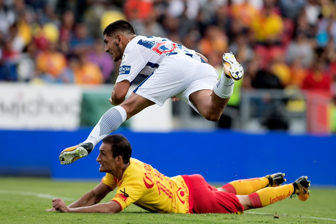 Al final del primer tiempo, el momento anímico pertenecía a los Tuzos quienes presionaron hasta lograr ponerse al frente en el marcador.