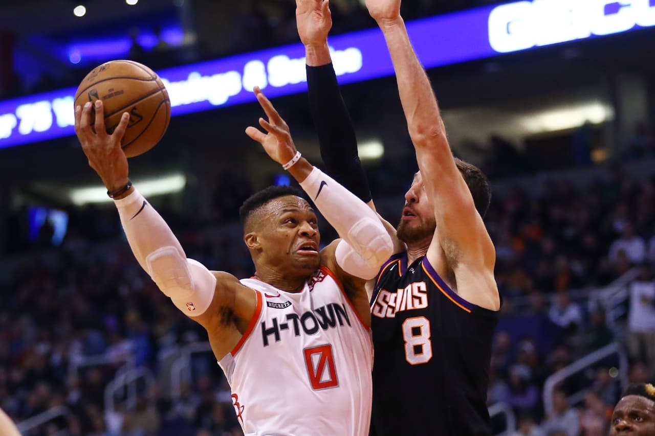 A pesar de que la defensiva de Houston Rockets no es tan consistente, con Westbrook y Harden tirando como han estado haciéndolo últimamente, su ofensiva será aún más imparable que antes. Su récord es de 20-9.