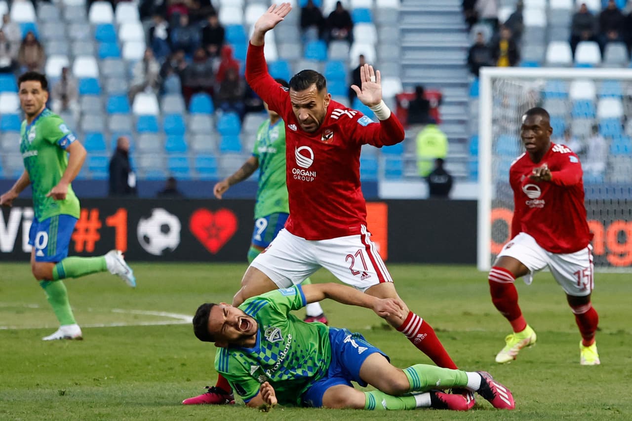 Un gol a dos minutos del final de Mohamed Afsha terminó por darle el triunfo al Al Ahly 0-1 ante Seattle Sounders; Al Ahly disputará la semifinal del Mundial de Clubes contra el Real Madrid el próximo miércoles.