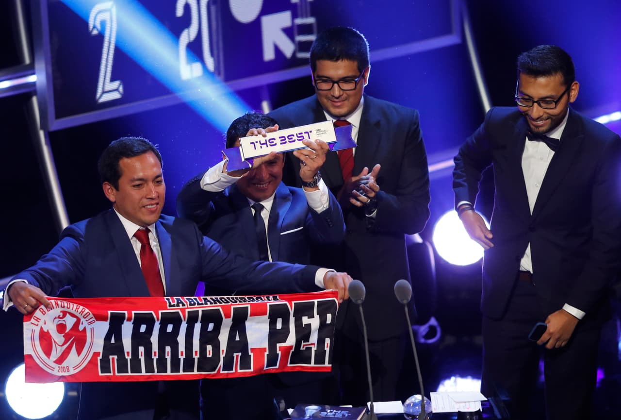 Los fanáticos de Perú fueron premiados con el galardón The Best como Mejor Hinchada.