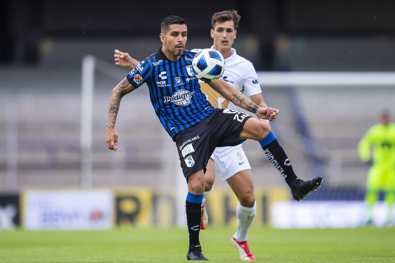 Pumas y Querétaro terminan el encuentro sin goles durante la cuarta Jornada del torneo Apertura Grita México 2021. La escuadra universitaria se quedó con 10 hombres al minuto 89' tras la expulsión de Fabio Álvarez por una patada. Los universitarios se enfrentarán ante Necaxa y los 'gallos blancos' ante Tigres en la próxima jornada.