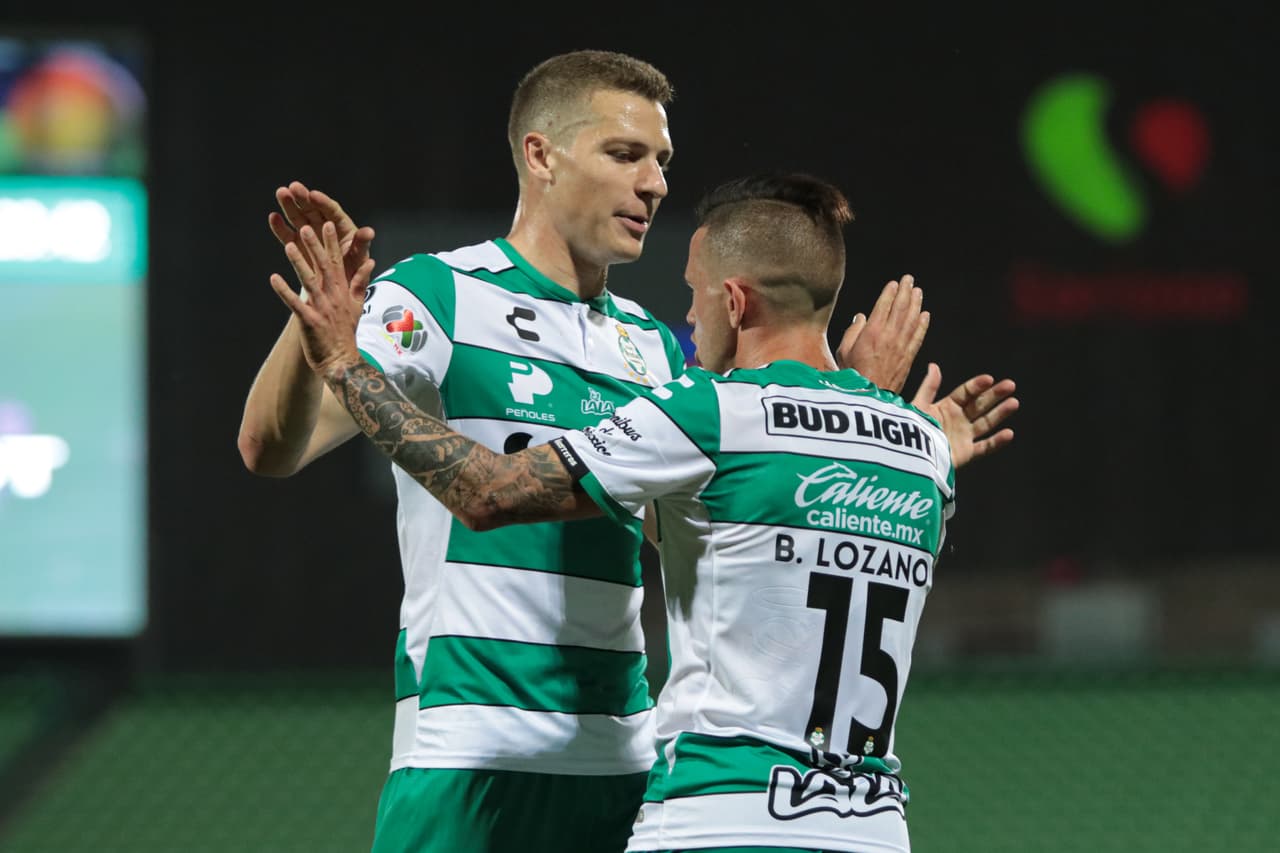 <b>Santos | 3º | 17 puntos |</b> El segundo mejor equipo durante las últimas 5 jornadas con 12 puntos obtenidos. Calladitos, calladitos pero los Guerreros ya están terceros en la tabla general. Sus compromisos en turno serán ante Monterrey y América. Este periodo es bueno para que recuperen a Matheus Doria, quien se perdió los últimos dos juegos por una fractura en la nariz
<b>.</b>