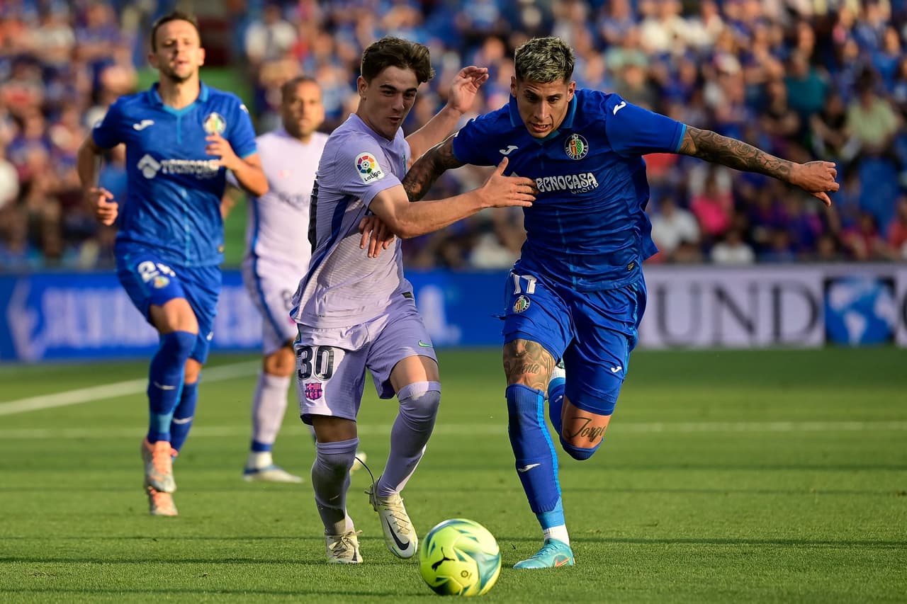 Getafe celebró ante su gente que se confirmó su permanencia en el máximo circuito del futbol español después del triste empate a cero goles ante el Barcelona.