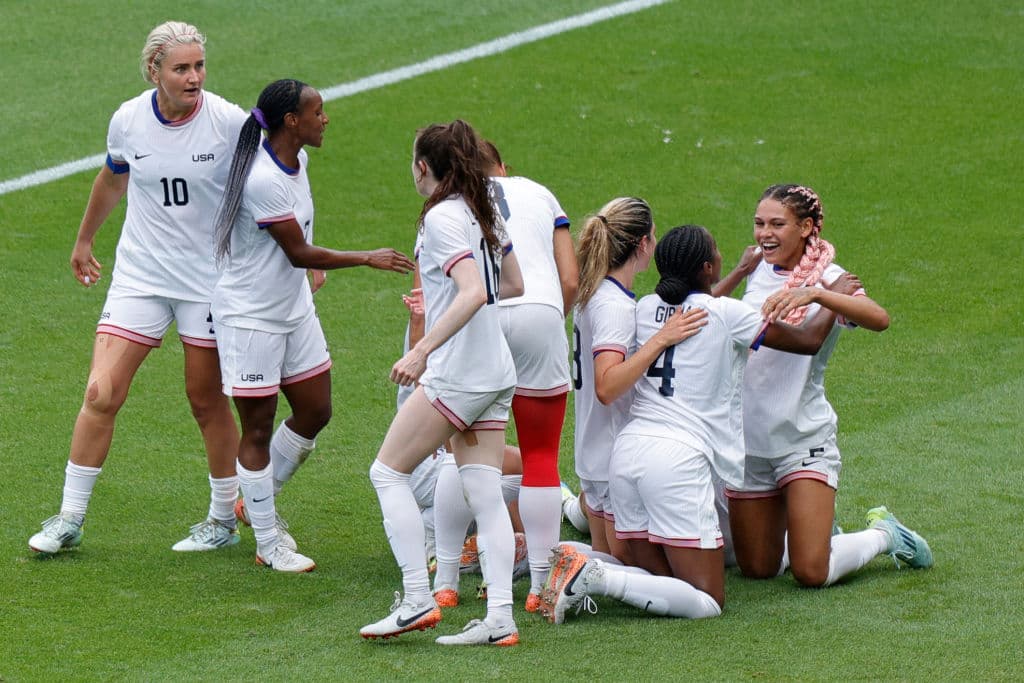 Estados Unidos, con gol de Trinity Rodman, pasa a Semifinales del futbol femenil