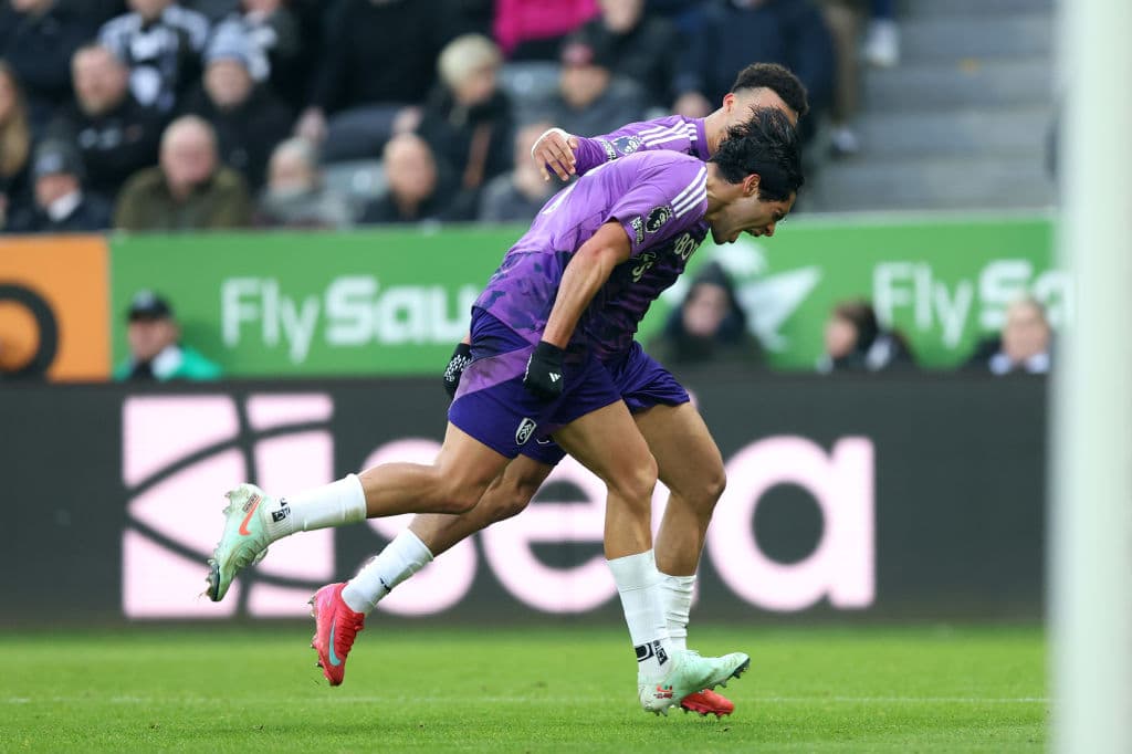 Raúl Jiménez vuelve al gol con el Fulham ante Newcastle en la Premier