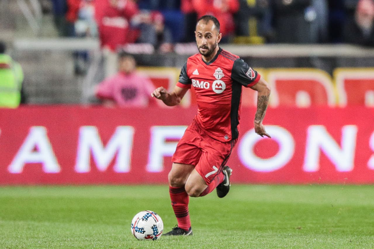 Surgido de la cantera del FC Barcelona, Víctor Vázquez llegó a Toronto FC tras jugar en el fútbol de Bélgica y México. El volante ofensivo fue una pieza clave en lo que ha sido la mejor campaña regular de un equipo de la MLS. Sus 16 asistencias y 8 goles hablar de la calidad de Vázquez como figura de la liga. (USA Today Images)