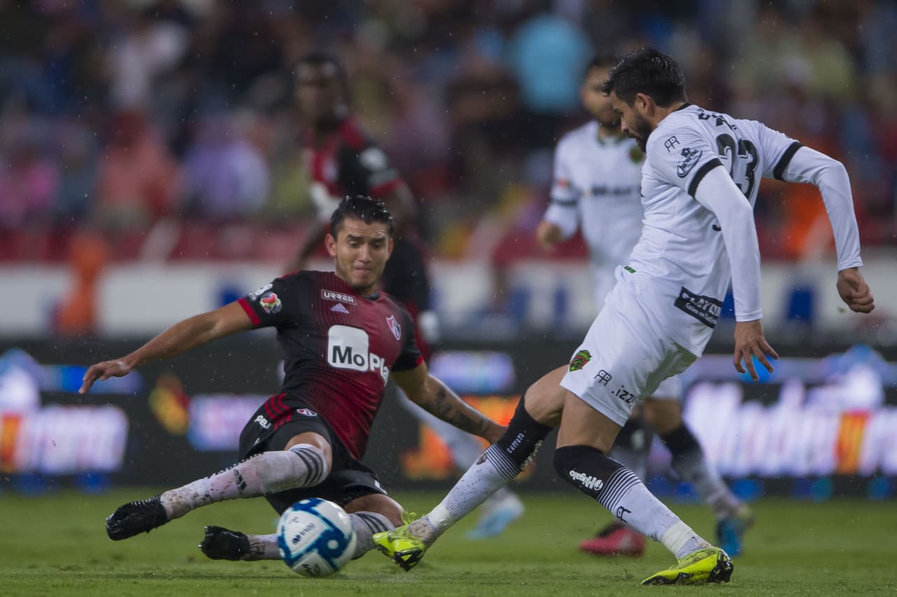 En el único enfrentamiento entre ambos, los rojinegros se llevaron la victoria por la mínima.